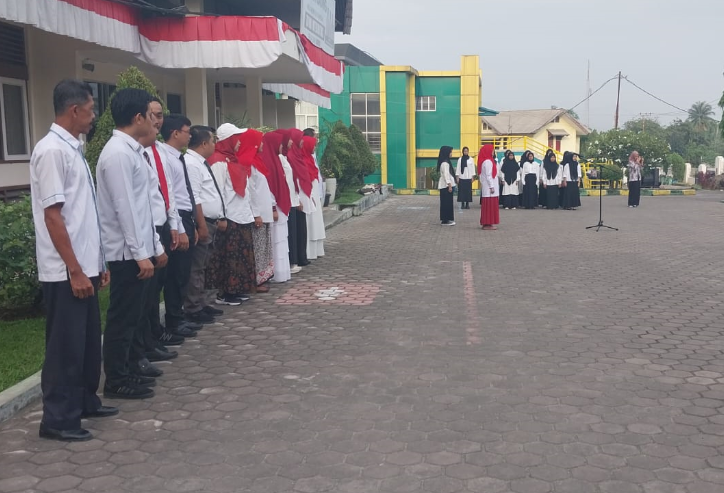 Upacara Bendera Hari Senin